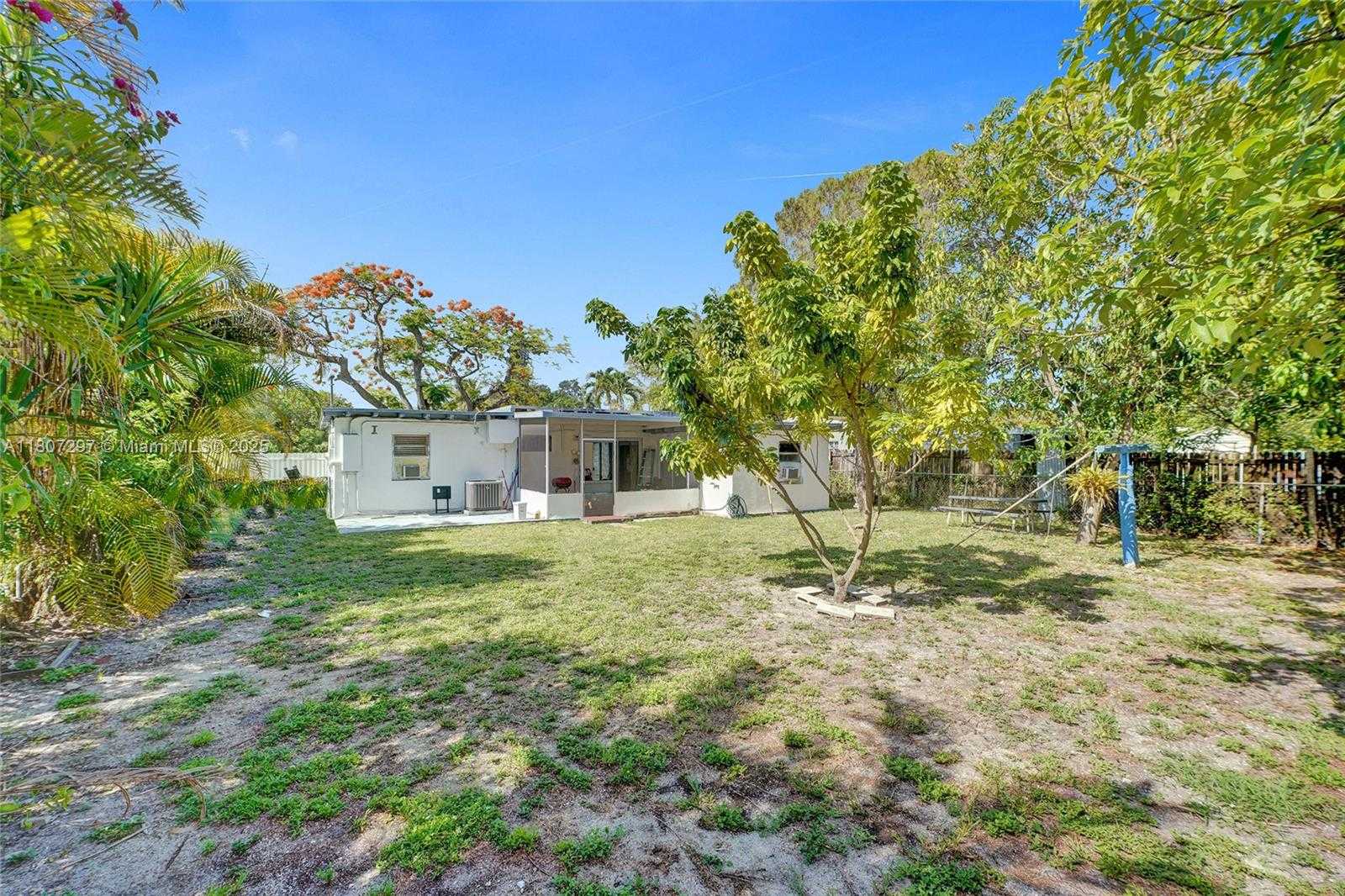 Small Image of 45 NORTH WEST 127TH ST, North Miami Number 60