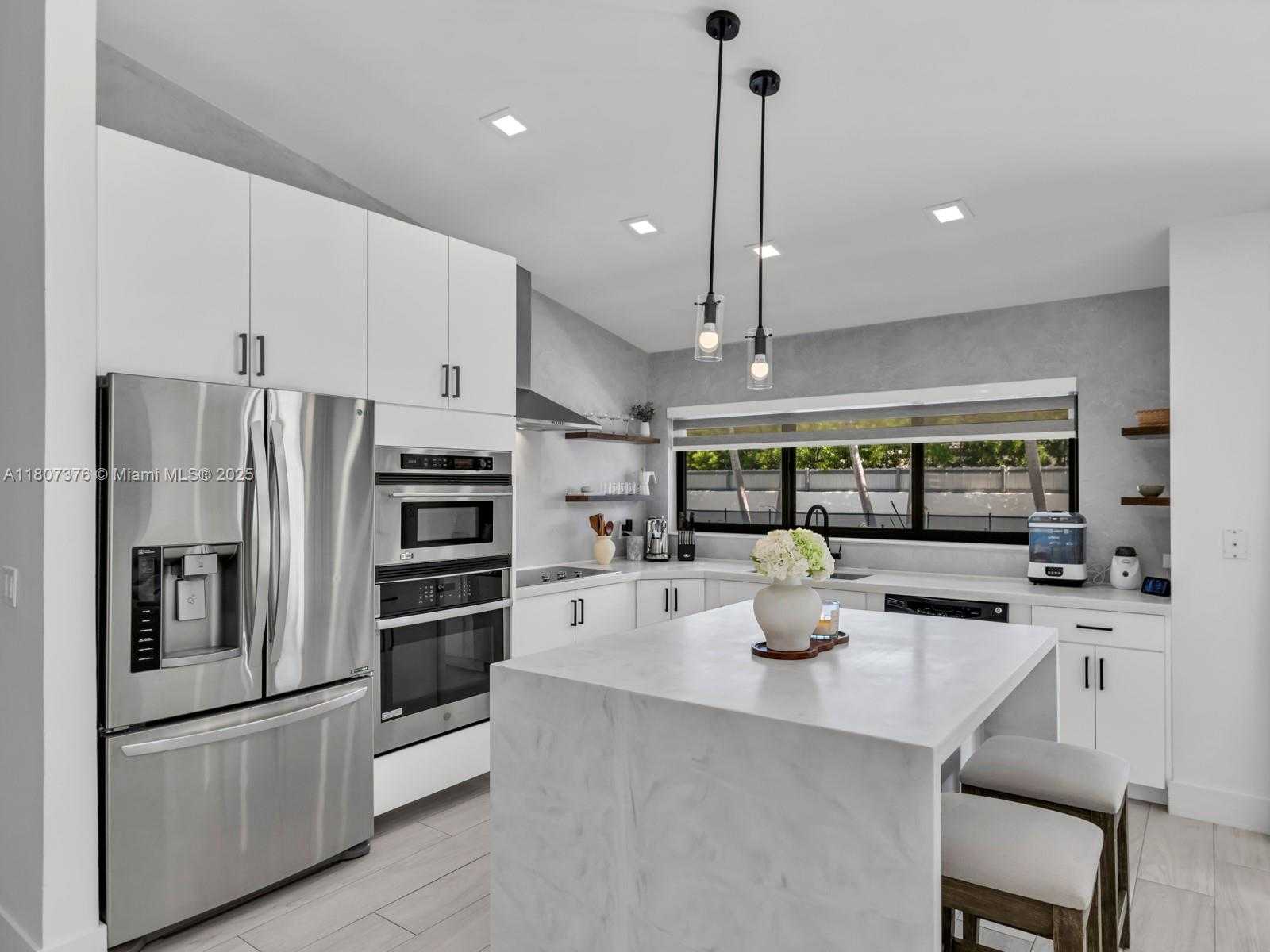 Small Image of 8425 NORTH WEST 165TH TER, Miami Lakes Number 25