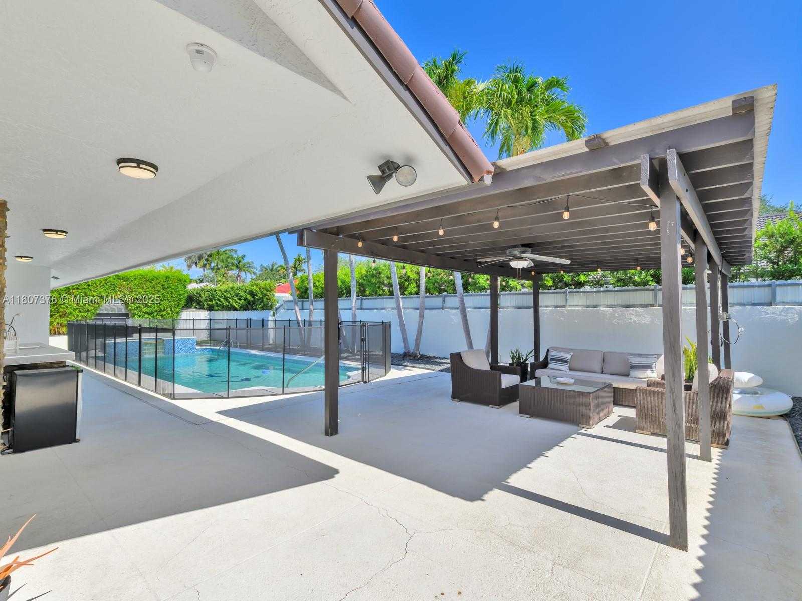 Small Image of 8425 NORTH WEST 165TH TER, Miami Lakes Number 39