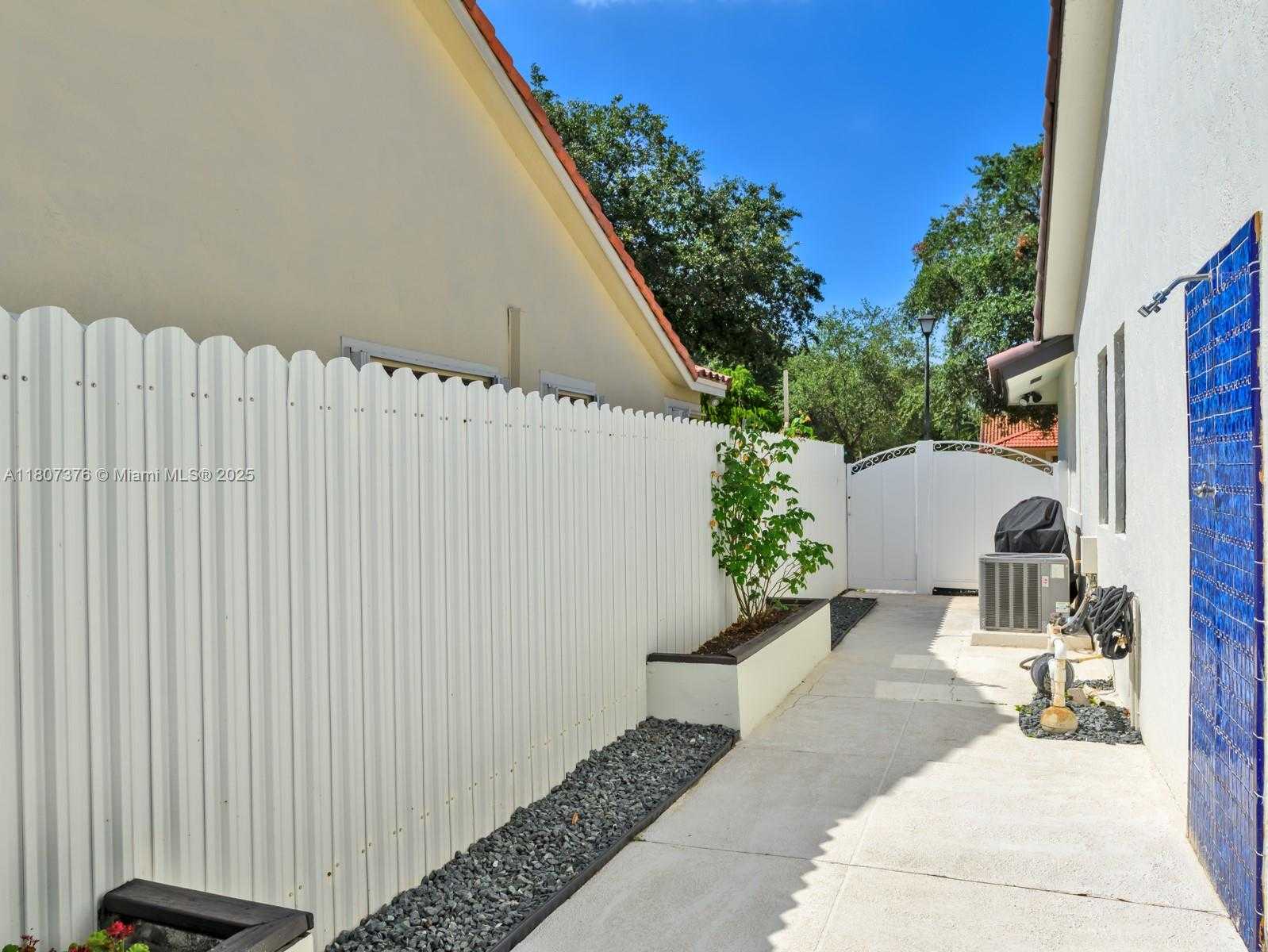 Small Image of 8425 NORTH WEST 165TH TER, Miami Lakes Number 44