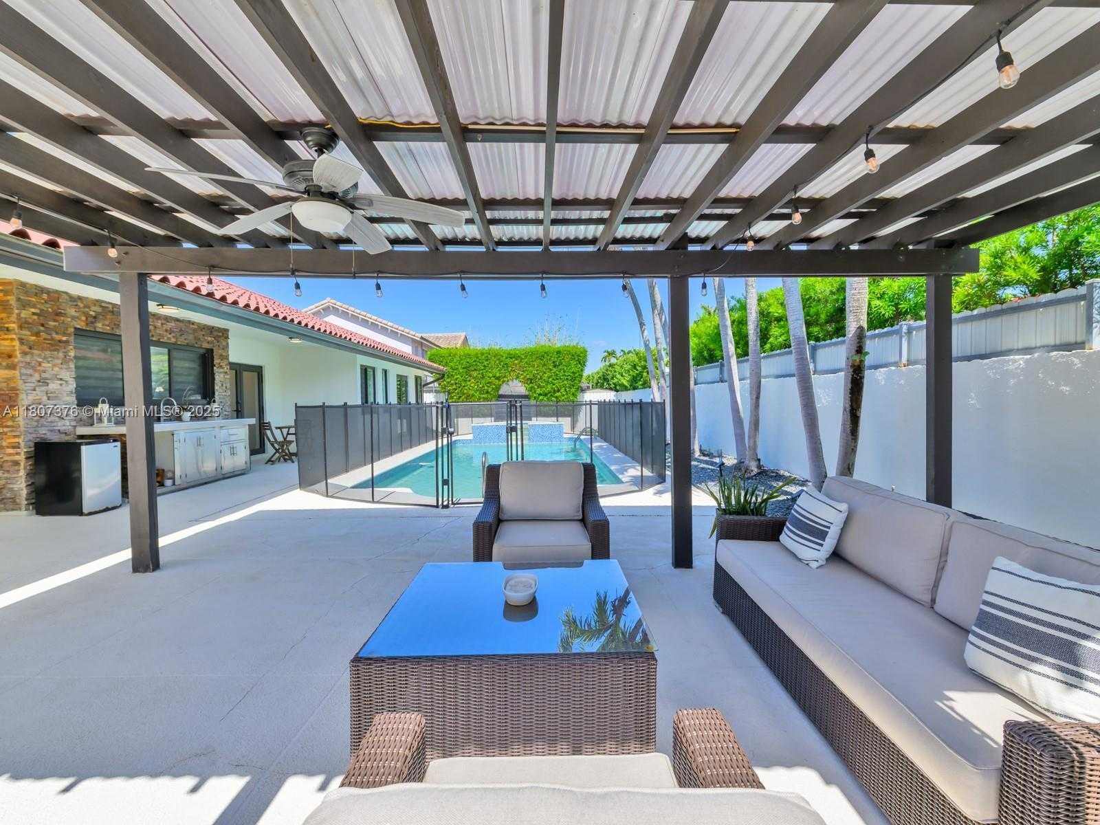 Small Image of 8425 NORTH WEST 165TH TER, Miami Lakes Number 6