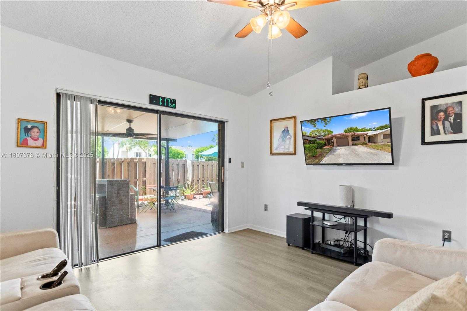Small Image of 17320 NORTH WEST 66TH PL, Hialeah Number 10