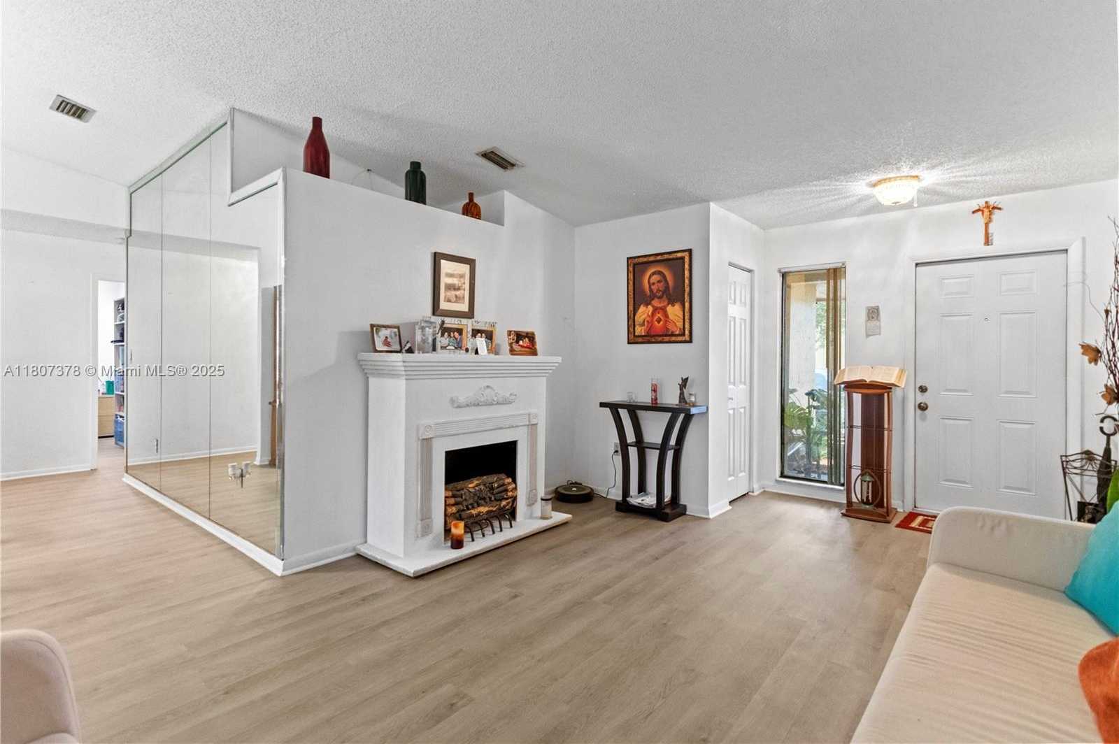 Small Image of 17320 NORTH WEST 66TH PL, Hialeah Number 11