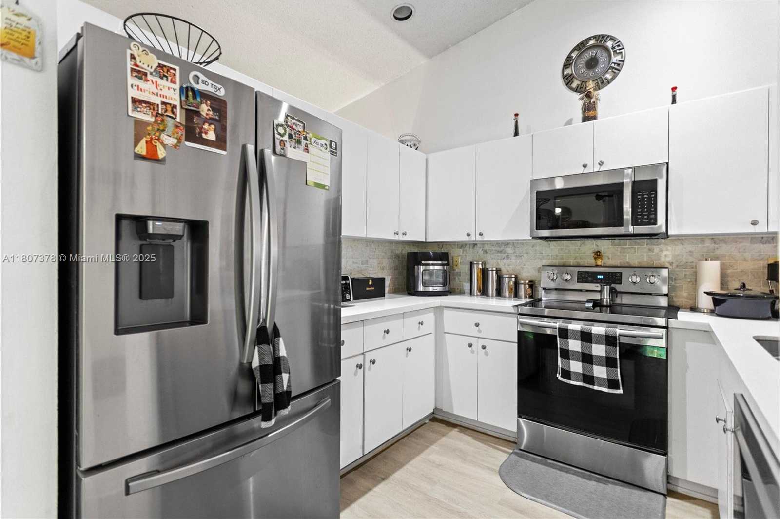 Small Image of 17320 NORTH WEST 66TH PL, Hialeah Number 12