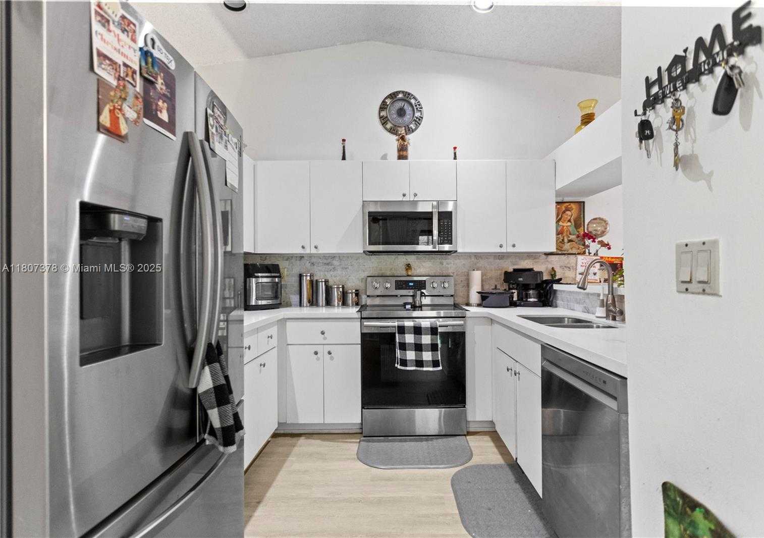 Small Image of 17320 NORTH WEST 66TH PL, Hialeah Number 13
