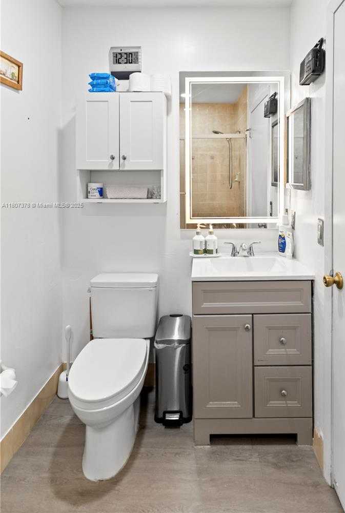 Small Image of 17320 NORTH WEST 66TH PL, Hialeah Number 19