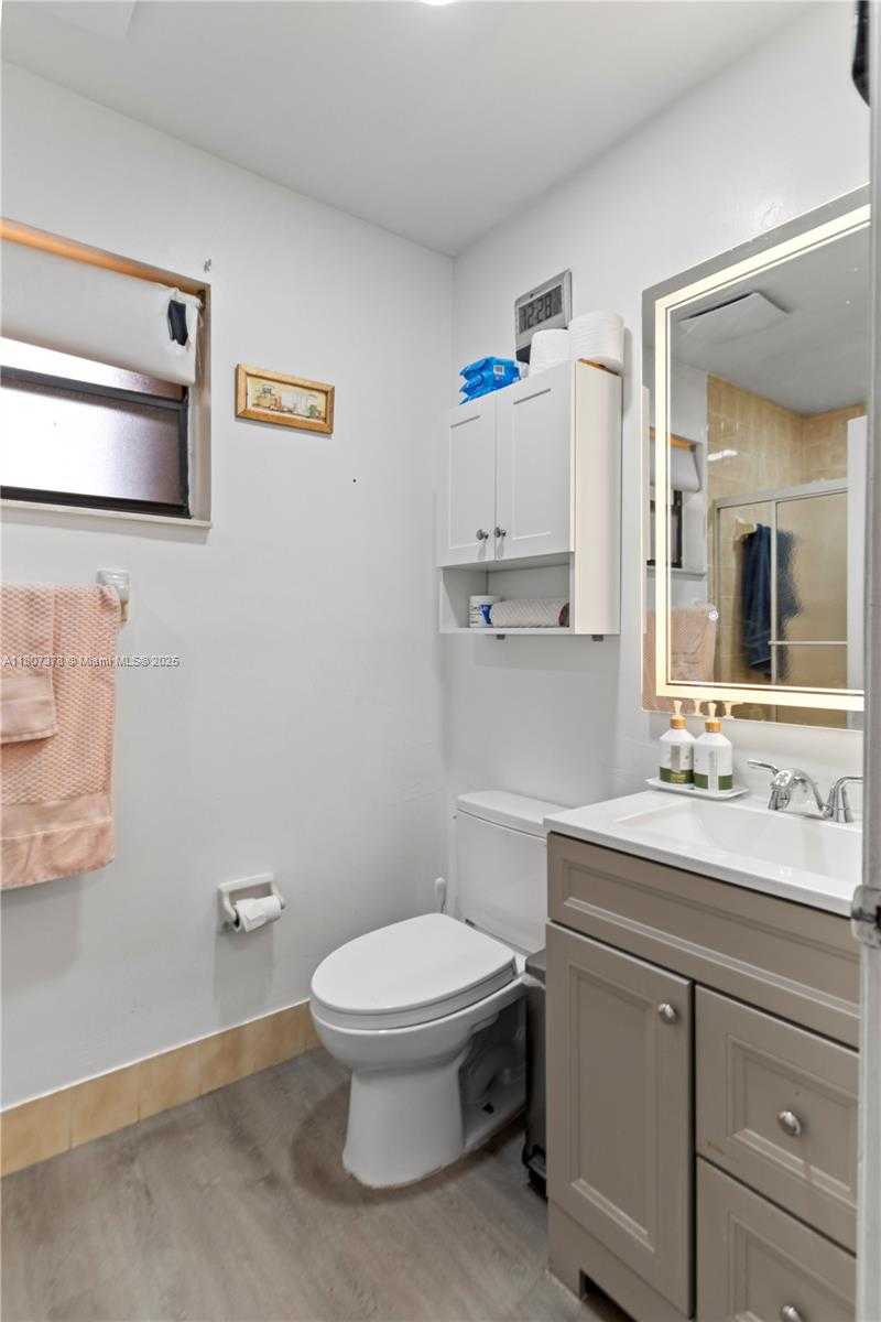 Small Image of 17320 NORTH WEST 66TH PL, Hialeah Number 21