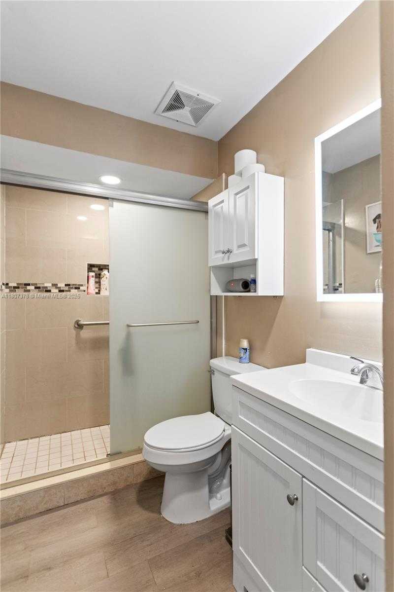 Small Image of 17320 NORTH WEST 66TH PL, Hialeah Number 25