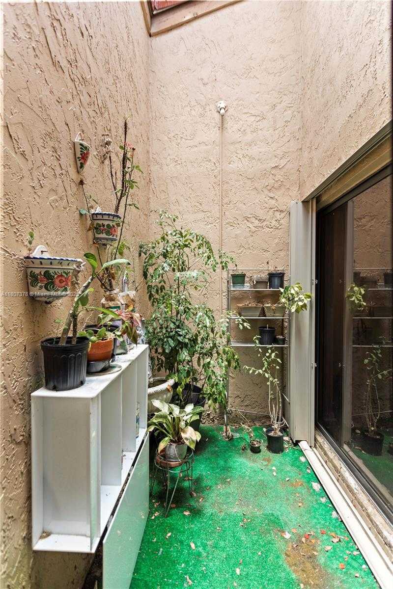 Small Image of 17320 NORTH WEST 66TH PL, Hialeah Number 27