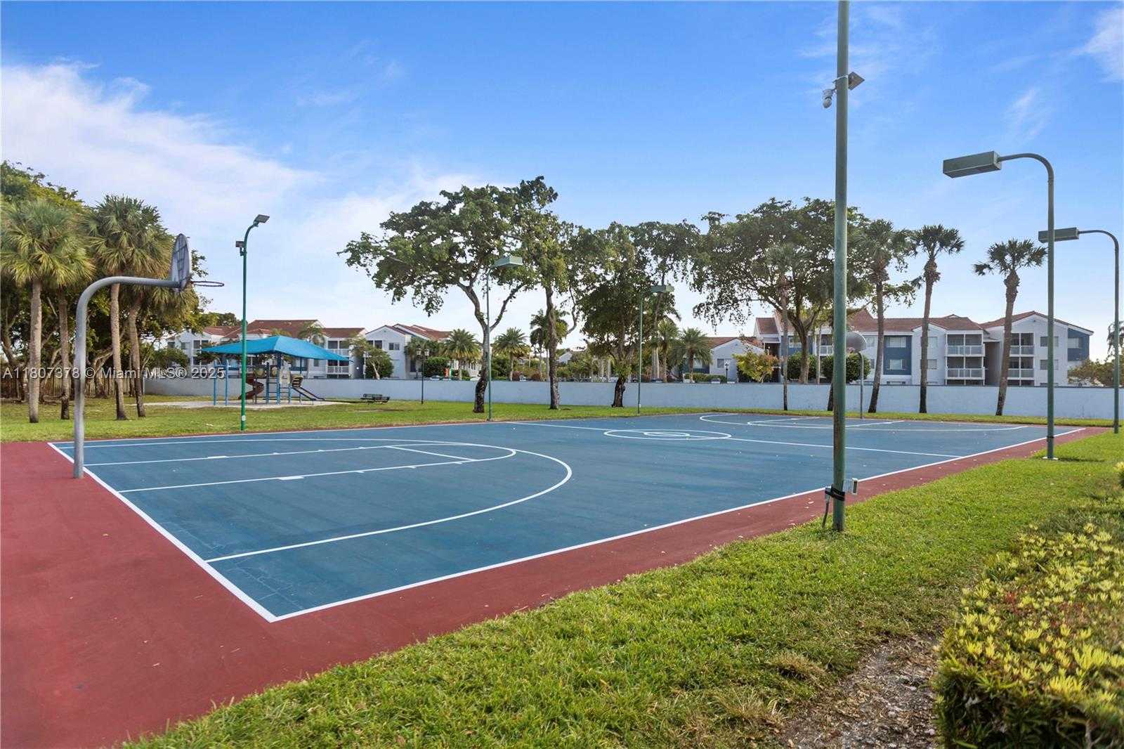 Small Image of 17320 NORTH WEST 66TH PL, Hialeah Number 29