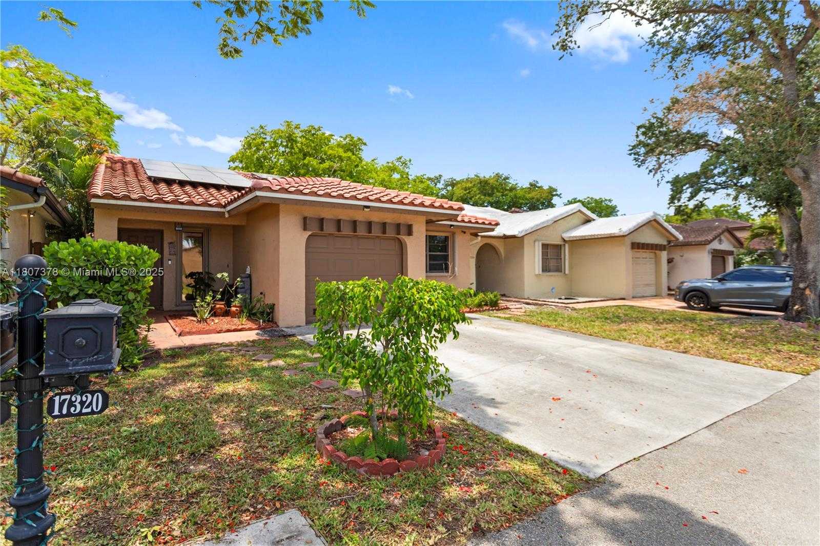 Small Image of 17320 NORTH WEST 66TH PL, Hialeah Number 3