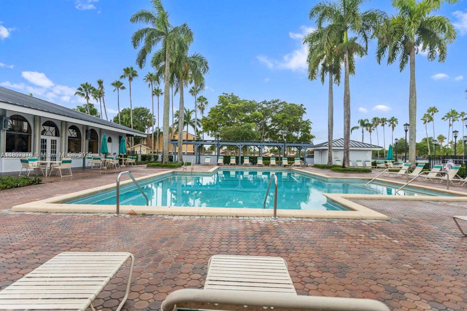 Small Image of 17320 NORTH WEST 66TH PL, Hialeah Number 32