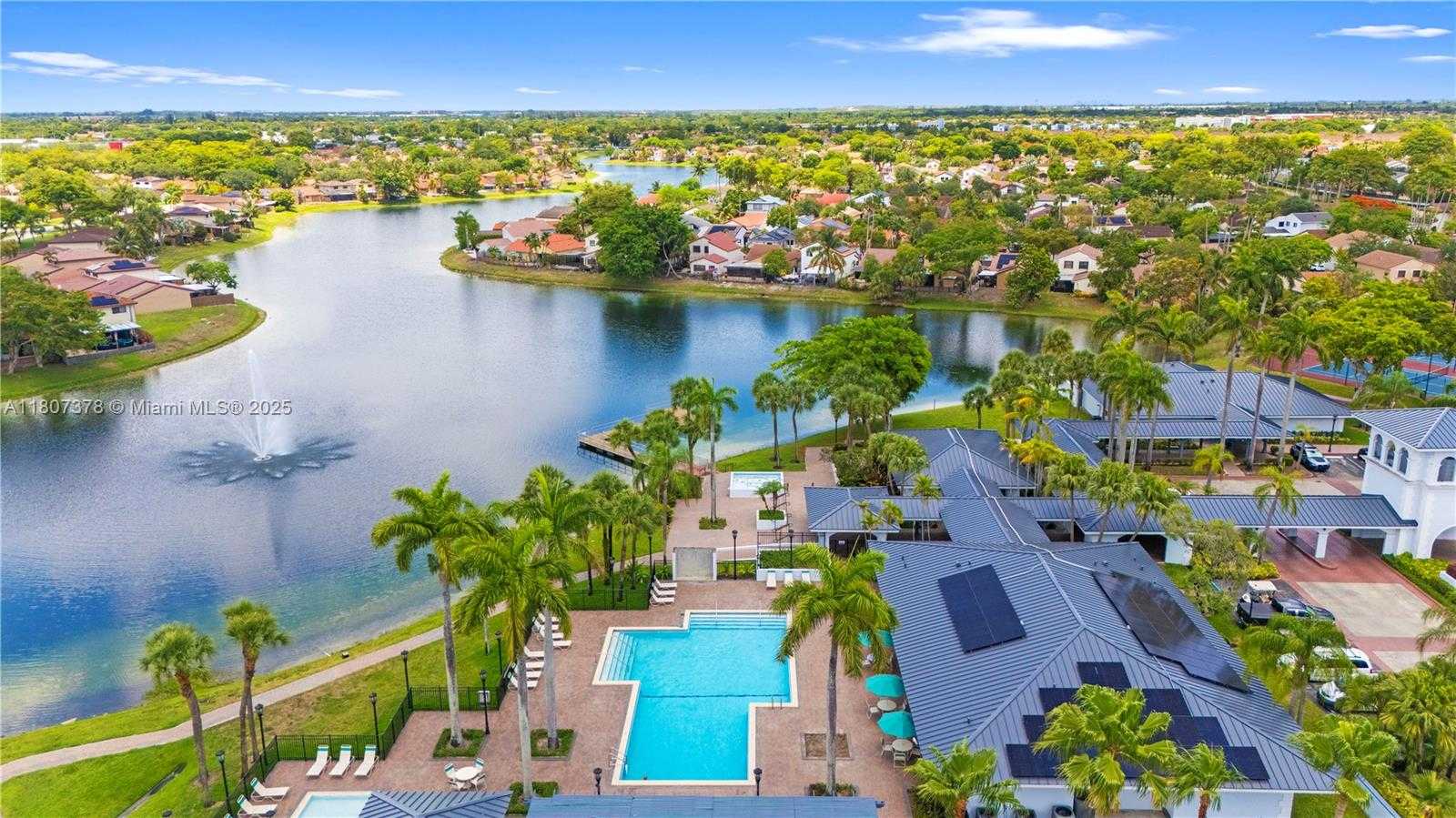 Small Image of 17320 NORTH WEST 66TH PL, Hialeah Number 35