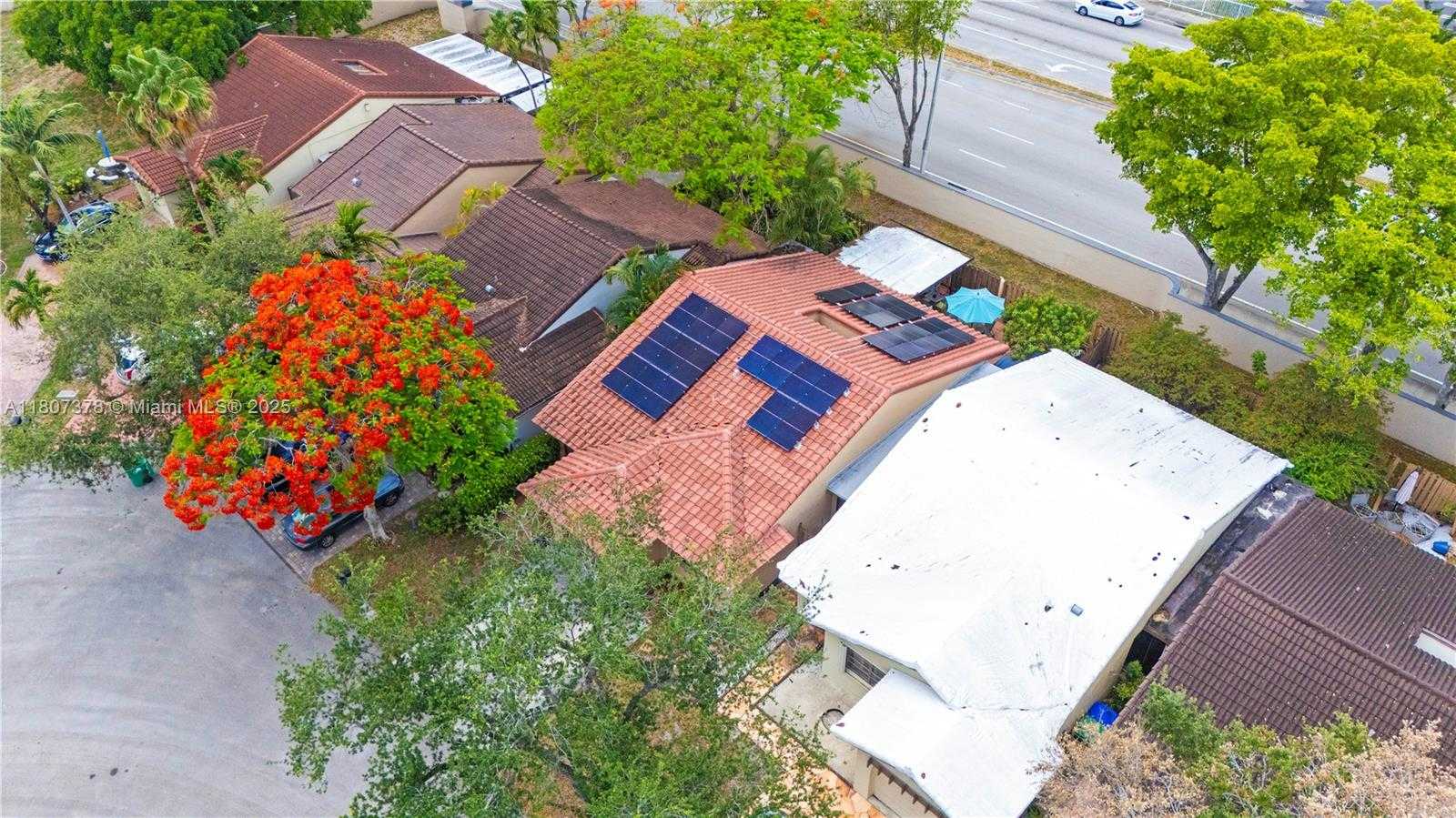 Small Image of 17320 NORTH WEST 66TH PL, Hialeah Number 40