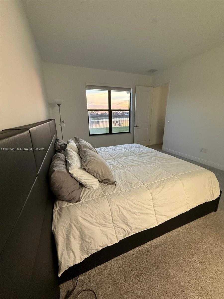 Small Image of 16456 SEA TURTLE PL, Westlake Number 11