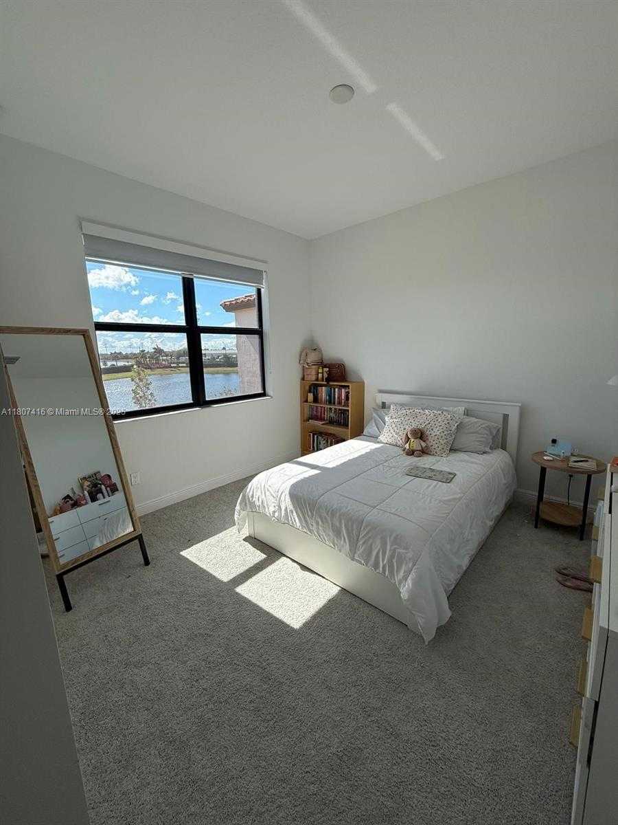 Small Image of 16456 SEA TURTLE PL, Westlake Number 12