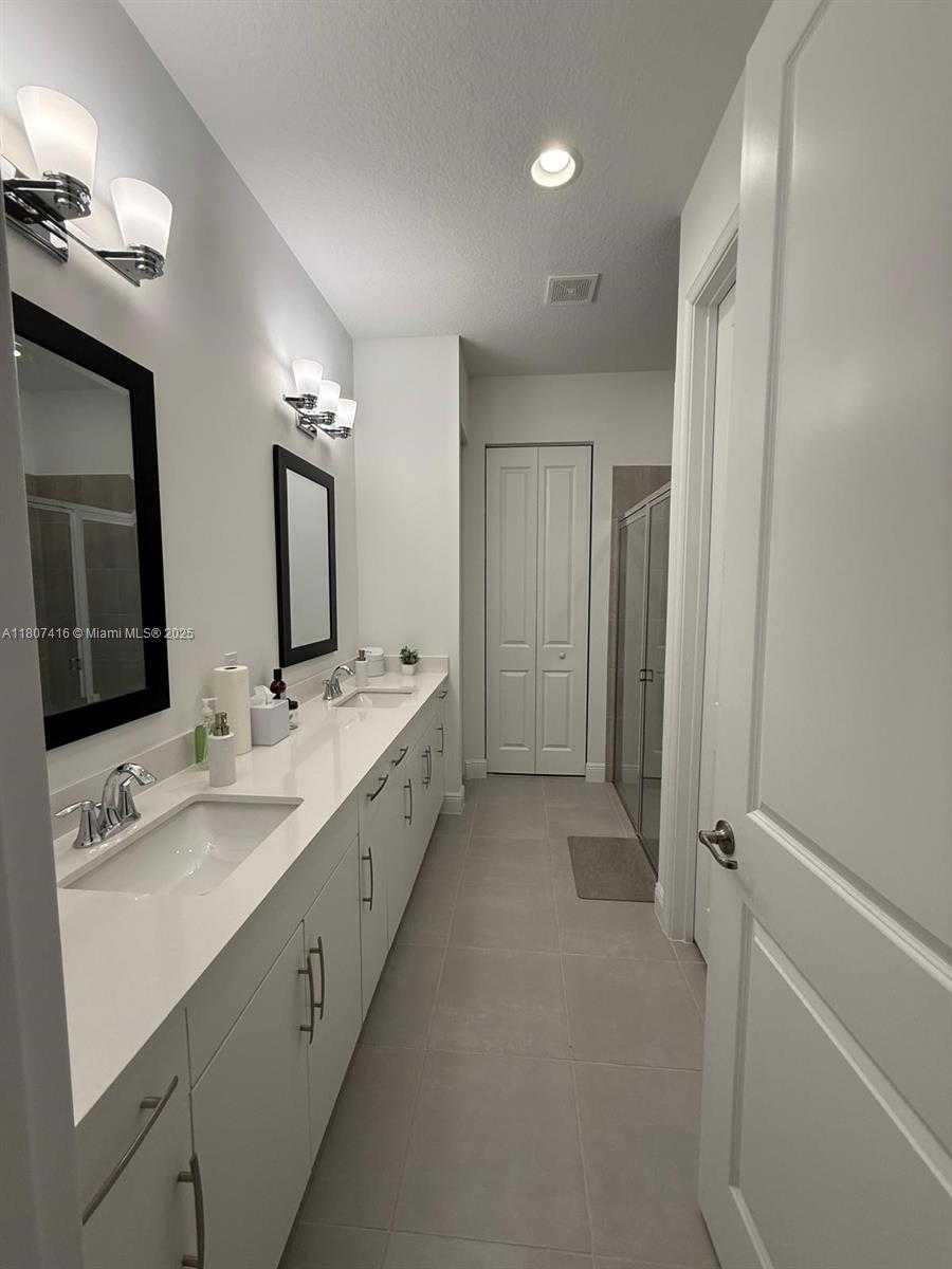 Small Image of 16456 SEA TURTLE PL, Westlake Number 14