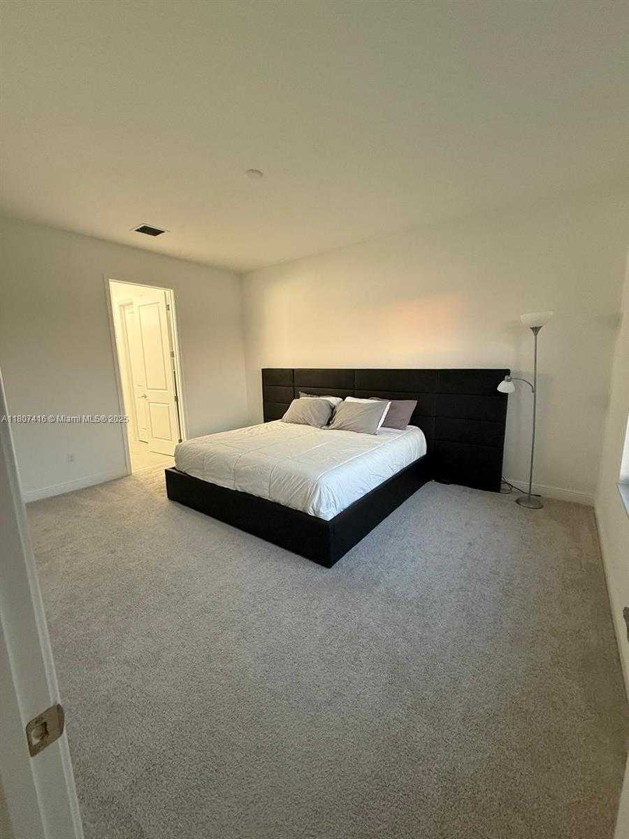 Small Image of 16456 SEA TURTLE PL, Westlake Number 15
