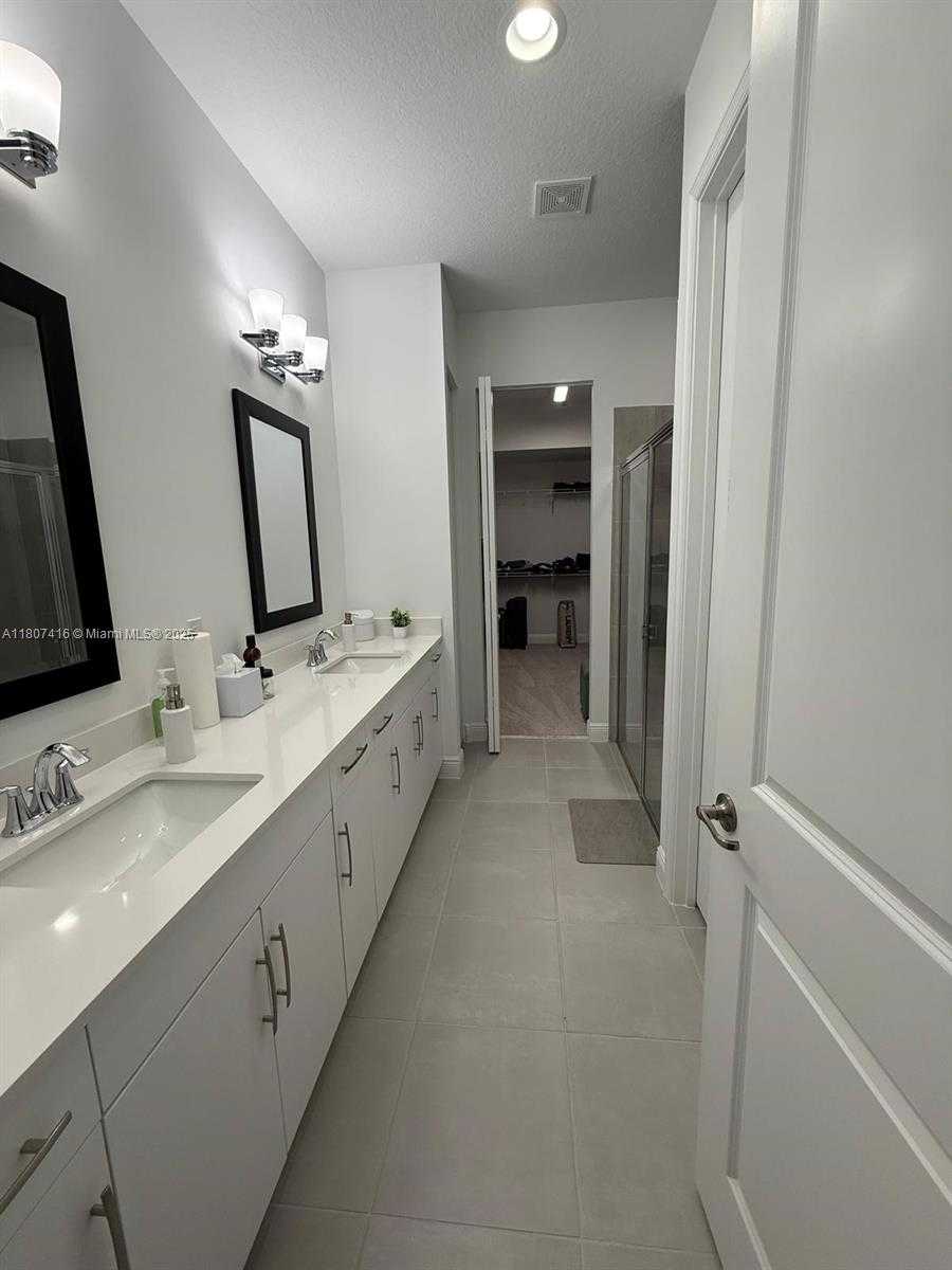 Small Image of 16456 SEA TURTLE PL, Westlake Number 21