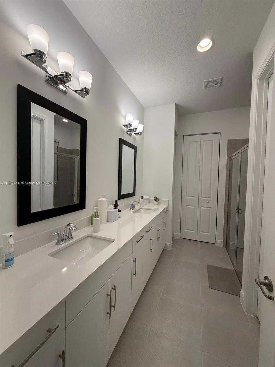 Small Image of 16456 SEA TURTLE PL, Westlake Number 22