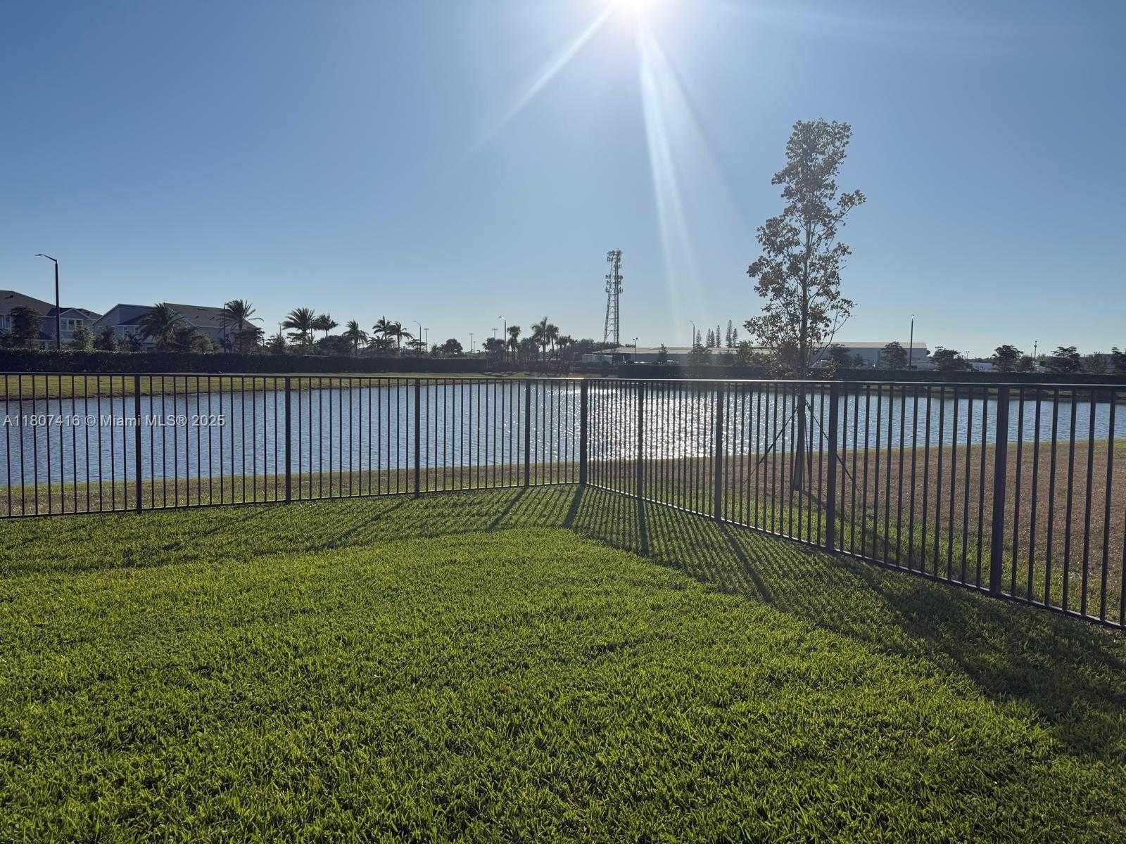 Small Image of 16456 SEA TURTLE PL, Westlake Number 27