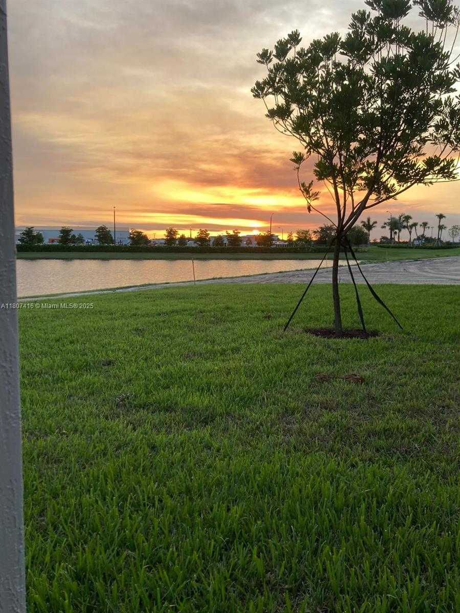 Small Image of 16456 SEA TURTLE PL, Westlake Number 29