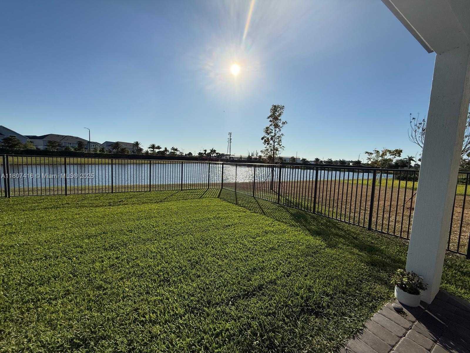 Small Image of 16456 SEA TURTLE PL, Westlake Number 32
