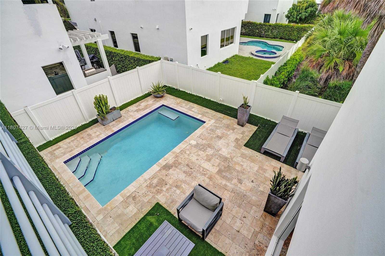 Small Image of 9995 NORTH WEST 75TH ST, Doral Number 25