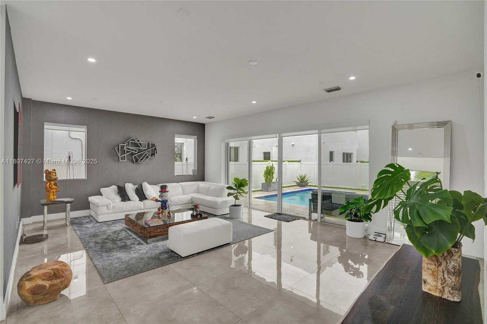 Small Image of 9995 NORTH WEST 75TH ST, Doral Number 3