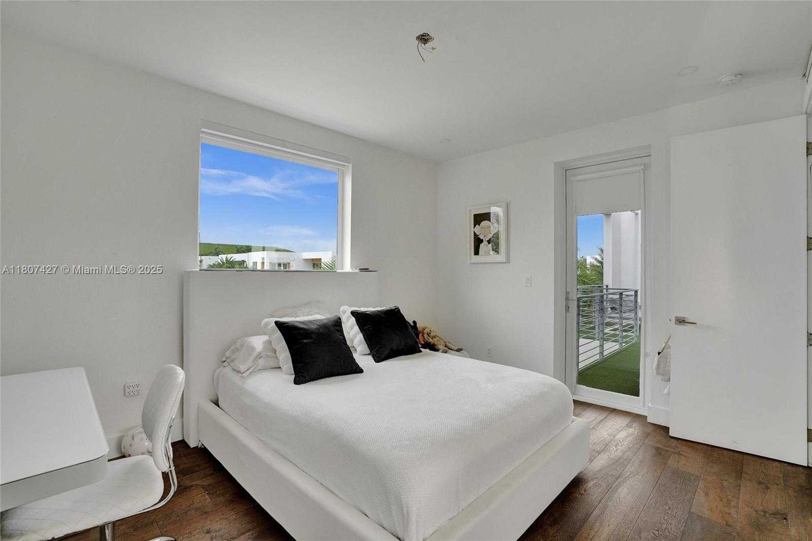 Small Image of 9995 NORTH WEST 75TH ST, Doral Number 31