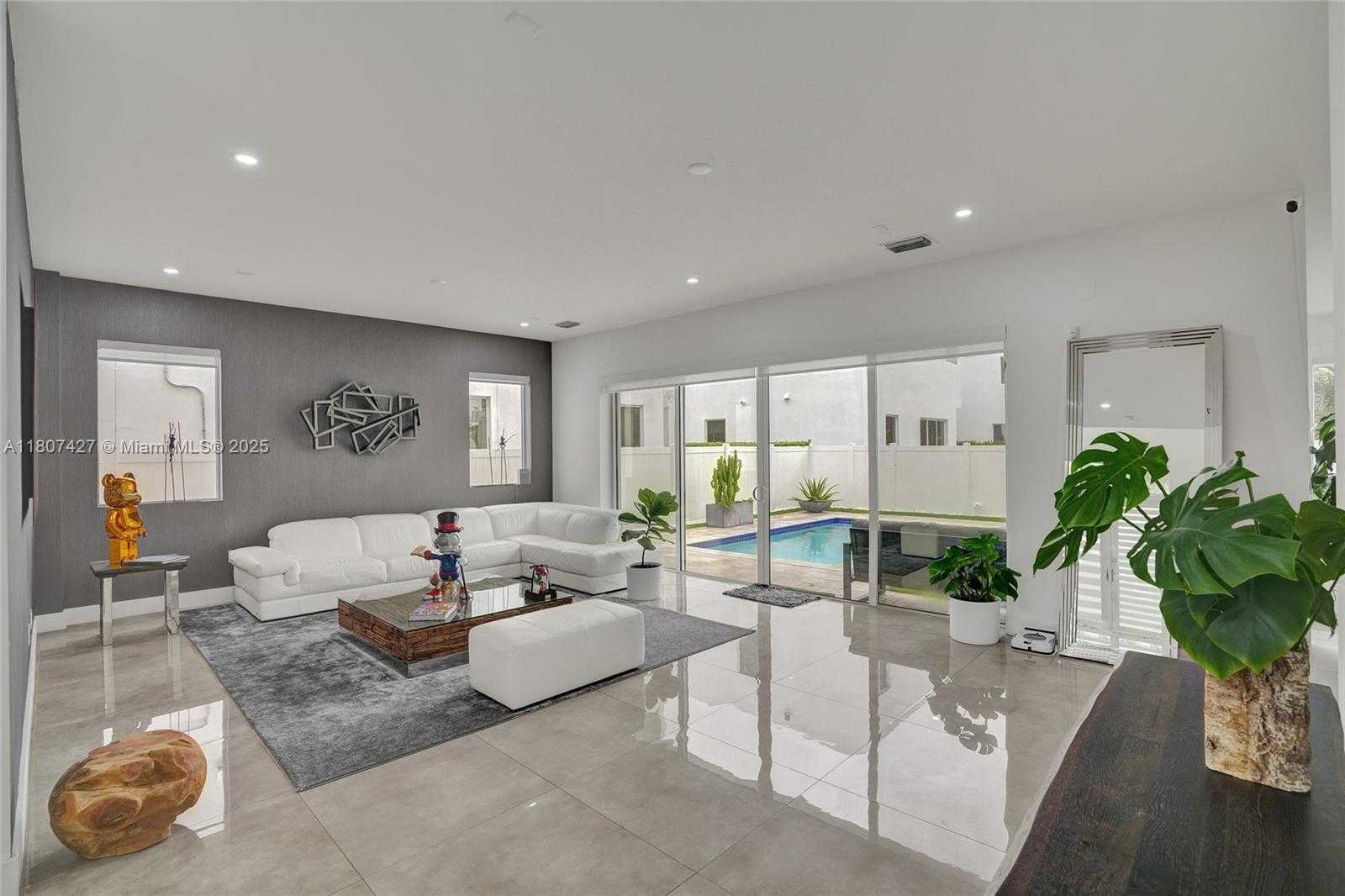 Small Image of 9995 NORTH WEST 75TH ST, Doral Number 37