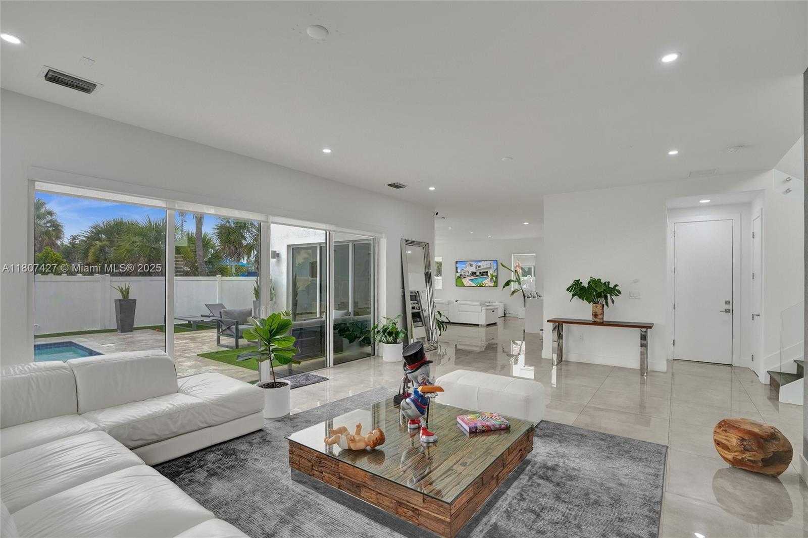 Small Image of 9995 NORTH WEST 75TH ST, Doral Number 38