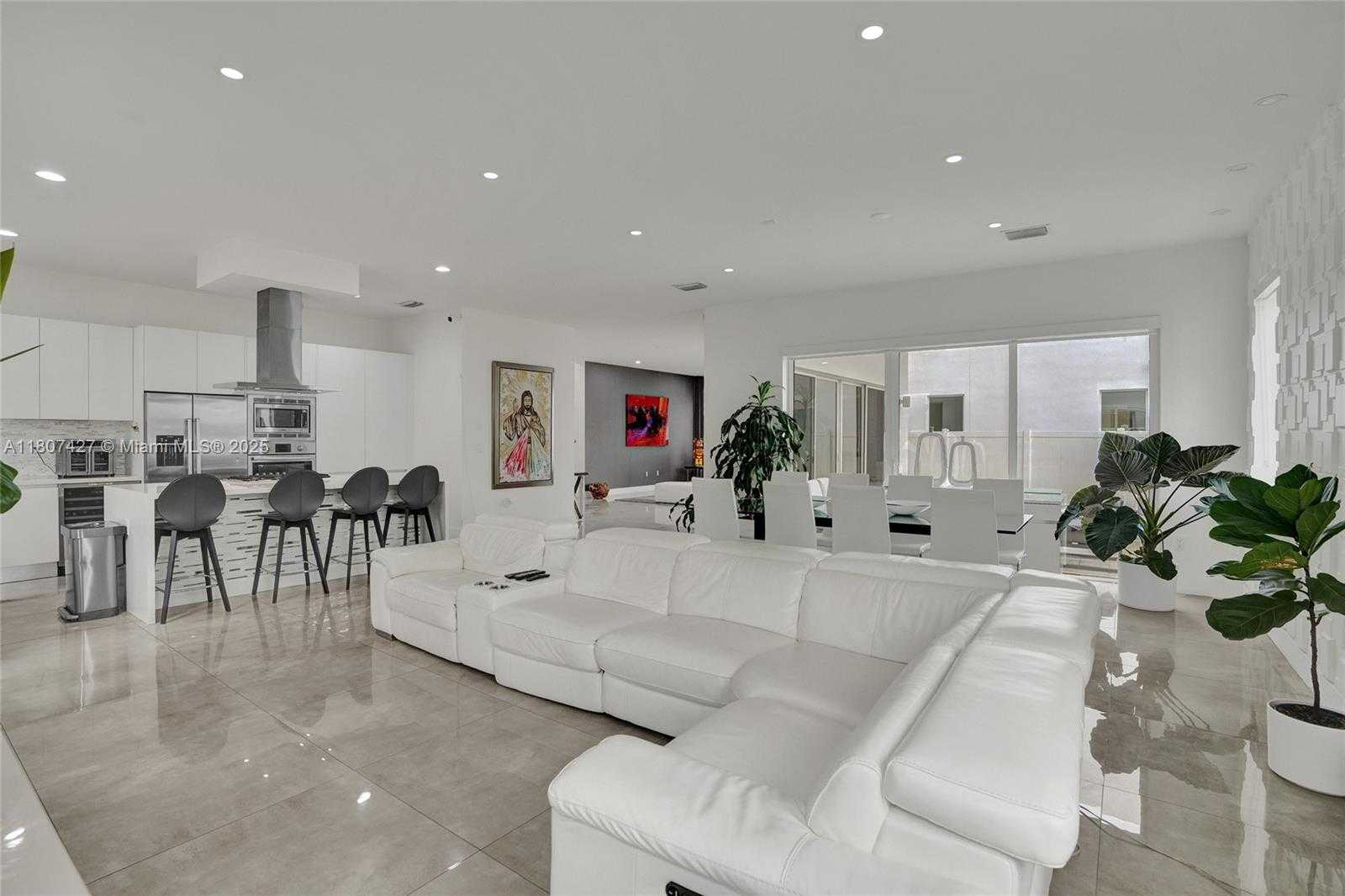 Small Image of 9995 NORTH WEST 75TH ST, Doral Number 4