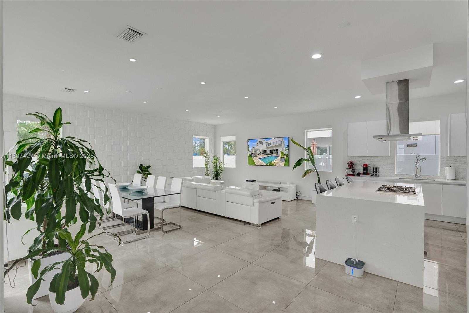 Small Image of 9995 NORTH WEST 75TH ST, Doral Number 5