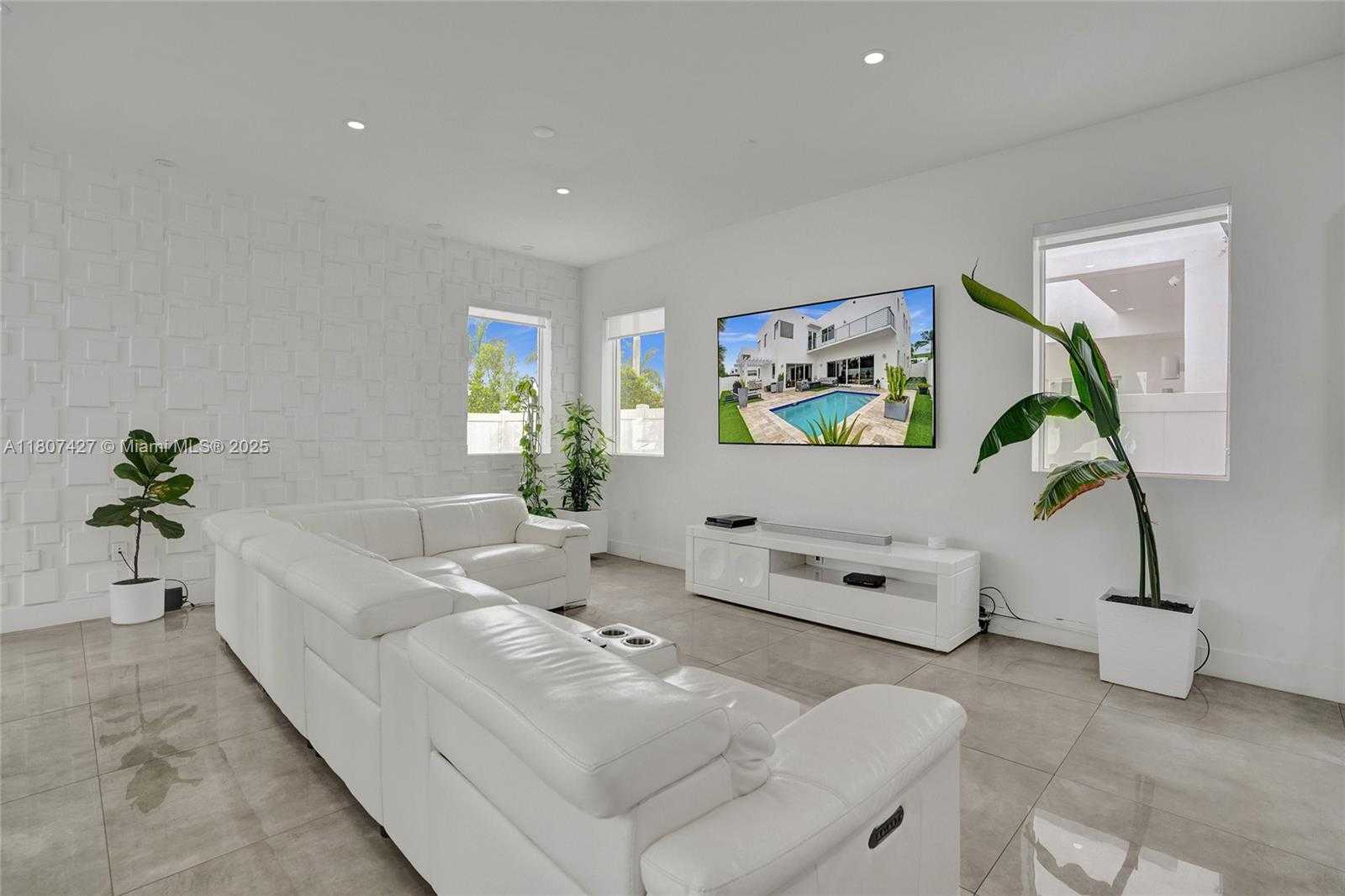 Small Image of 9995 NORTH WEST 75TH ST, Doral Number 6