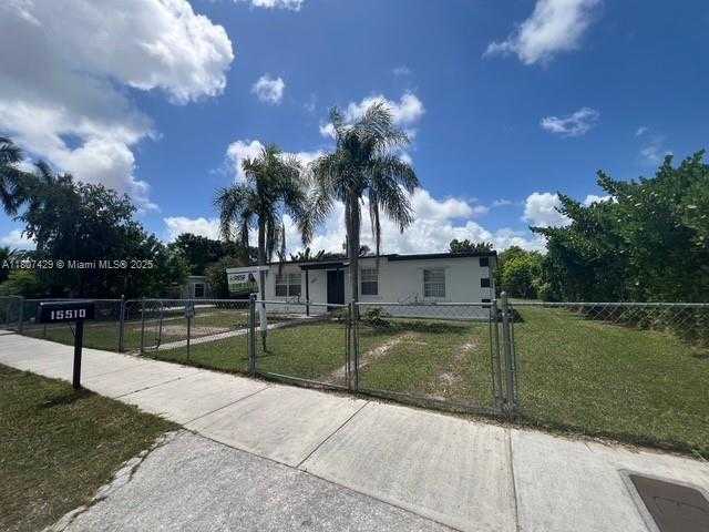 Small Image of 15510 LEISURE DR, Homestead Number 2