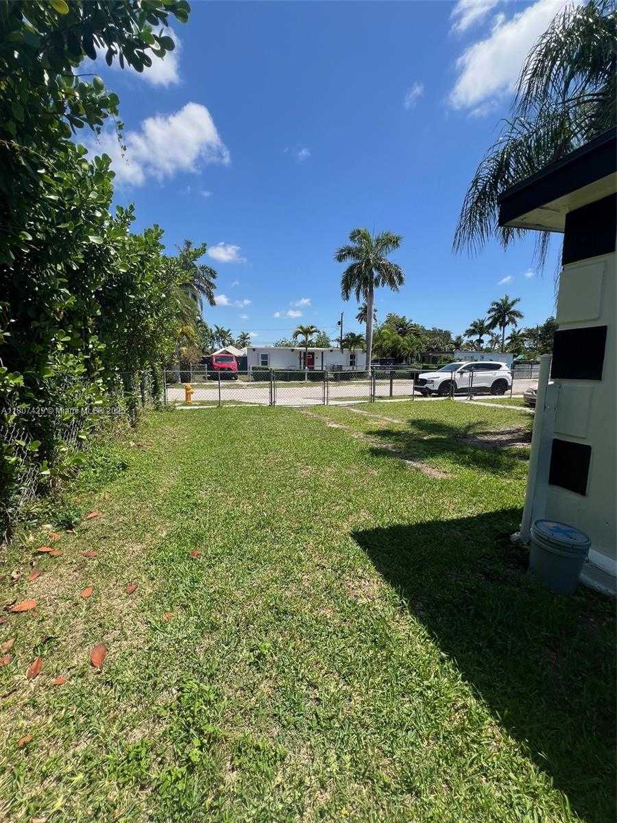 Small Image of 15510 LEISURE DR, Homestead Number 25