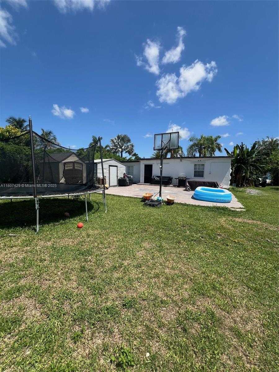 Small Image of 15510 LEISURE DR, Homestead Number 28