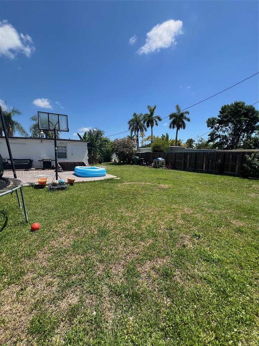 Small Image of 15510 LEISURE DR, Homestead Number 29