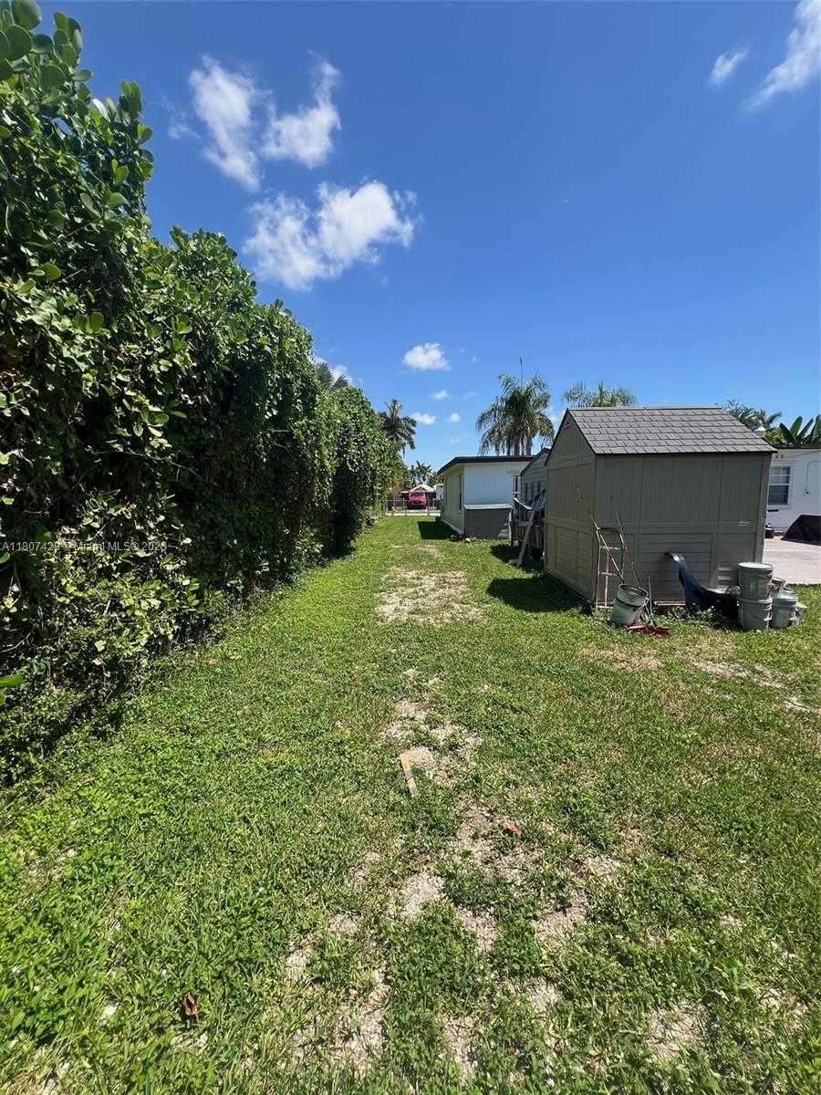 Small Image of 15510 LEISURE DR, Homestead Number 30