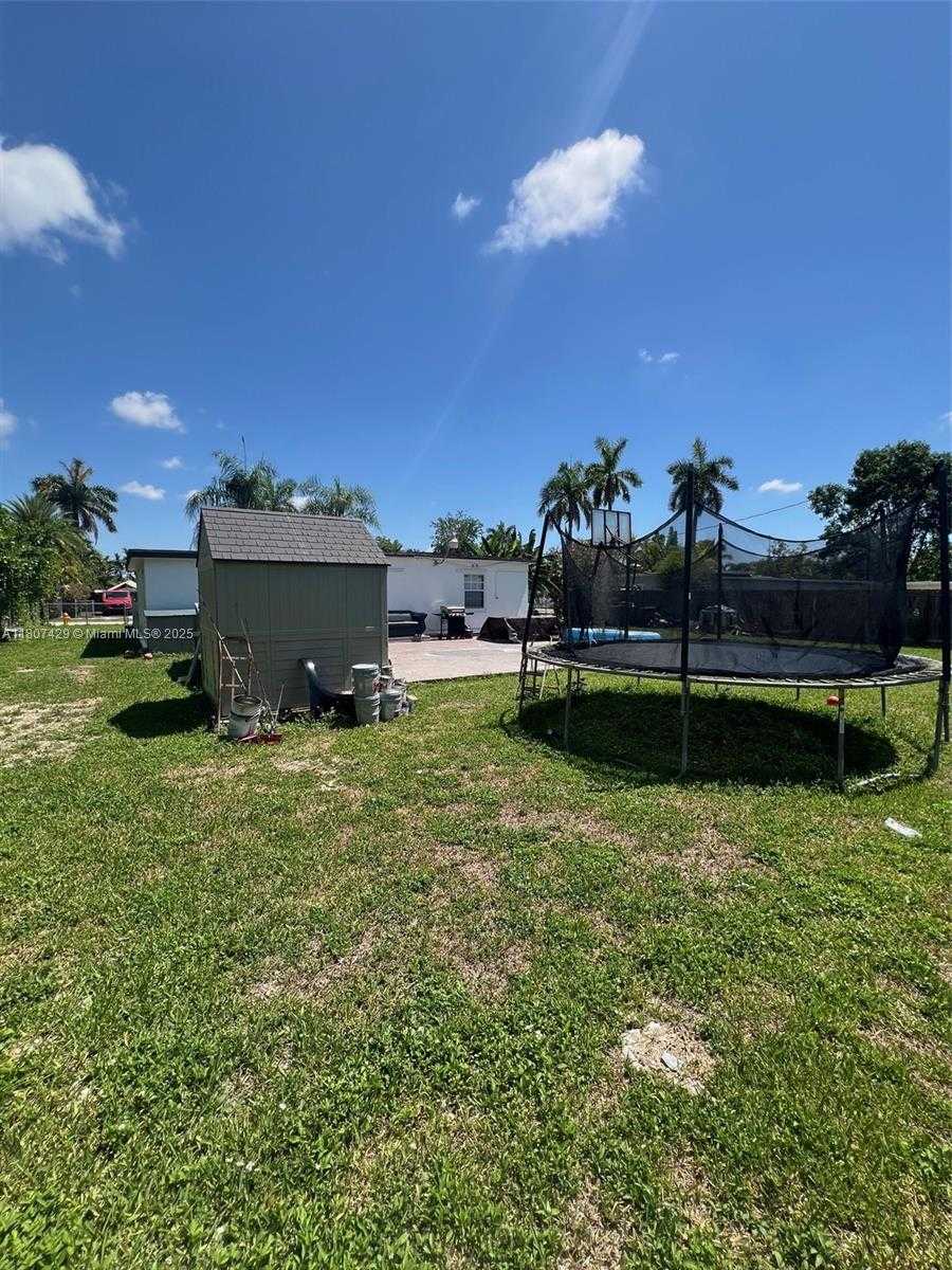 Small Image of 15510 LEISURE DR, Homestead Number 31