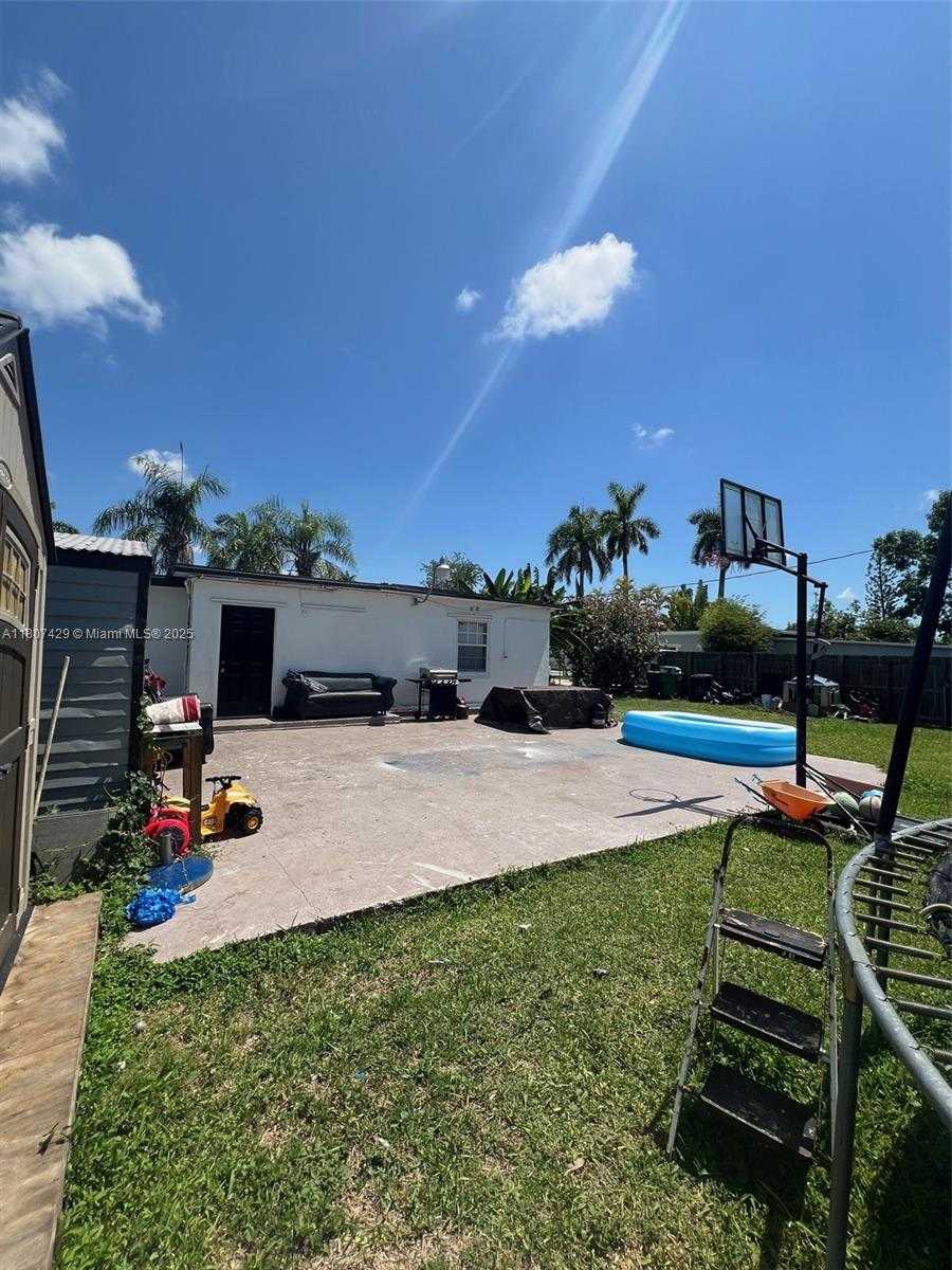 Small Image of 15510 LEISURE DR, Homestead Number 32