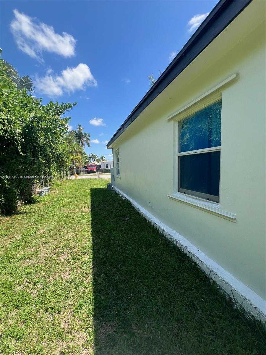Small Image of 15510 LEISURE DR, Homestead Number 34