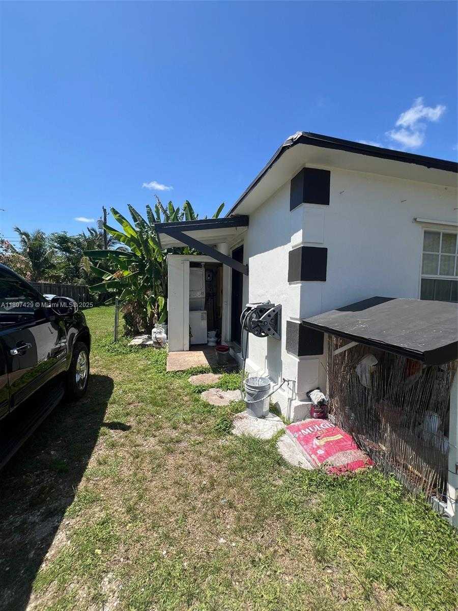 Small Image of 15510 LEISURE DR, Homestead Number 37
