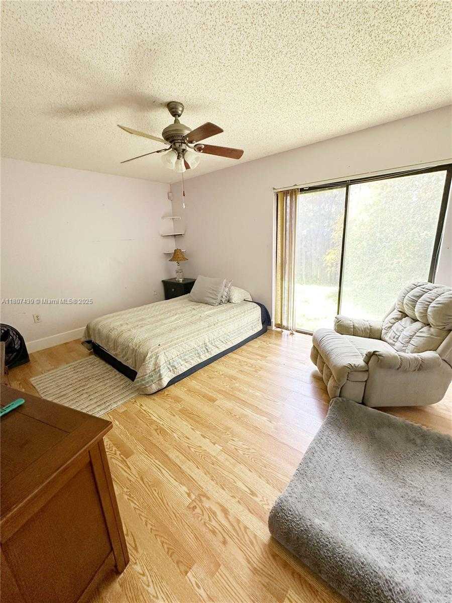 Small Image of 13244 SOUTH WEST 108TH ST CIR, Miami Number 10