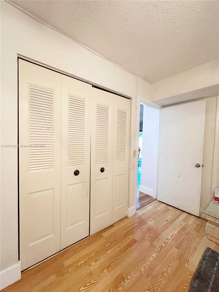 Small Image of 13244 SOUTH WEST 108TH ST CIR, Miami Number 11