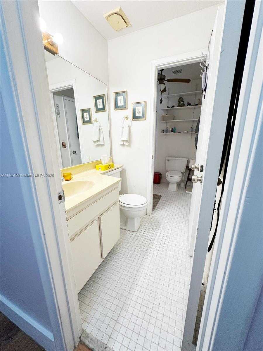 Small Image of 13244 SOUTH WEST 108TH ST CIR, Miami Number 12