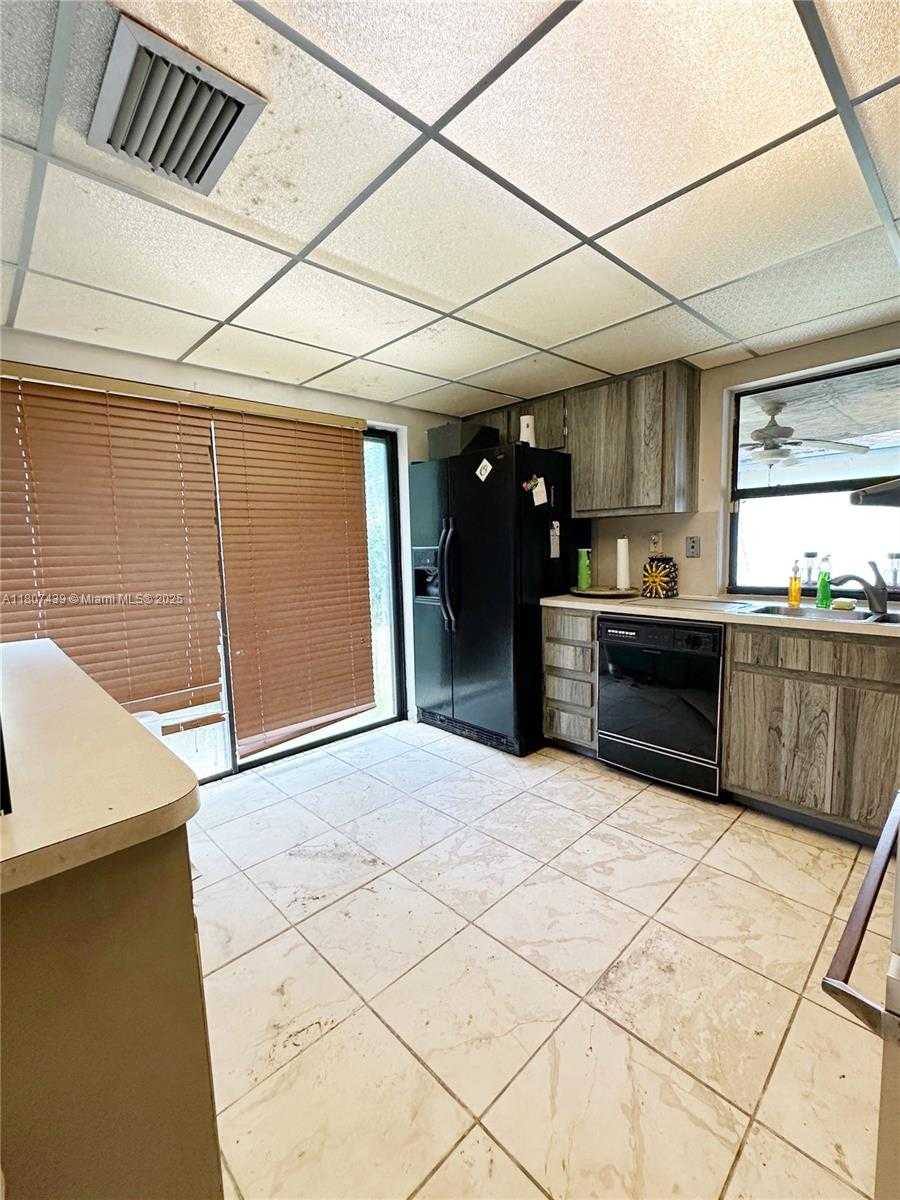 Small Image of 13244 SOUTH WEST 108TH ST CIR, Miami Number 16