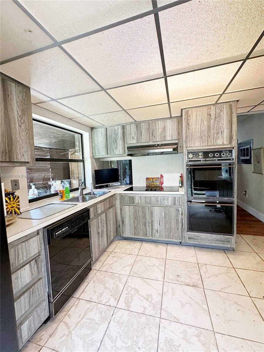 Small Image of 13244 SOUTH WEST 108TH ST CIR, Miami Number 17