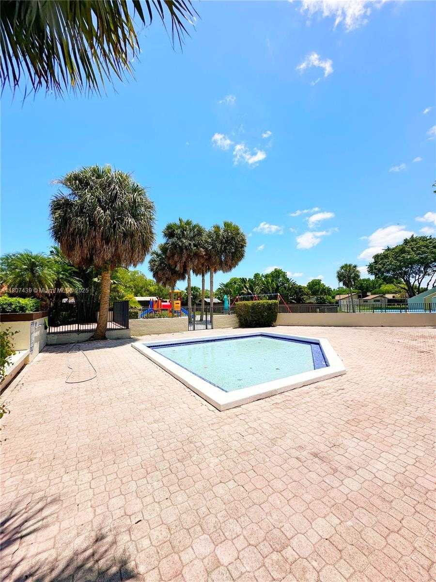 Small Image of 13244 SOUTH WEST 108TH ST CIR, Miami Number 27
